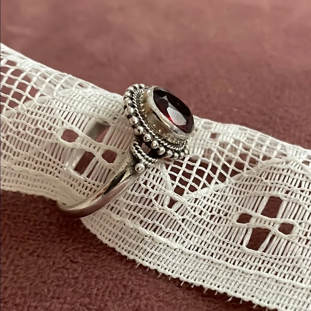 Elegant Sterling Silver and Garnet Gemstone Ring size 8 - Picture 2 of 4
